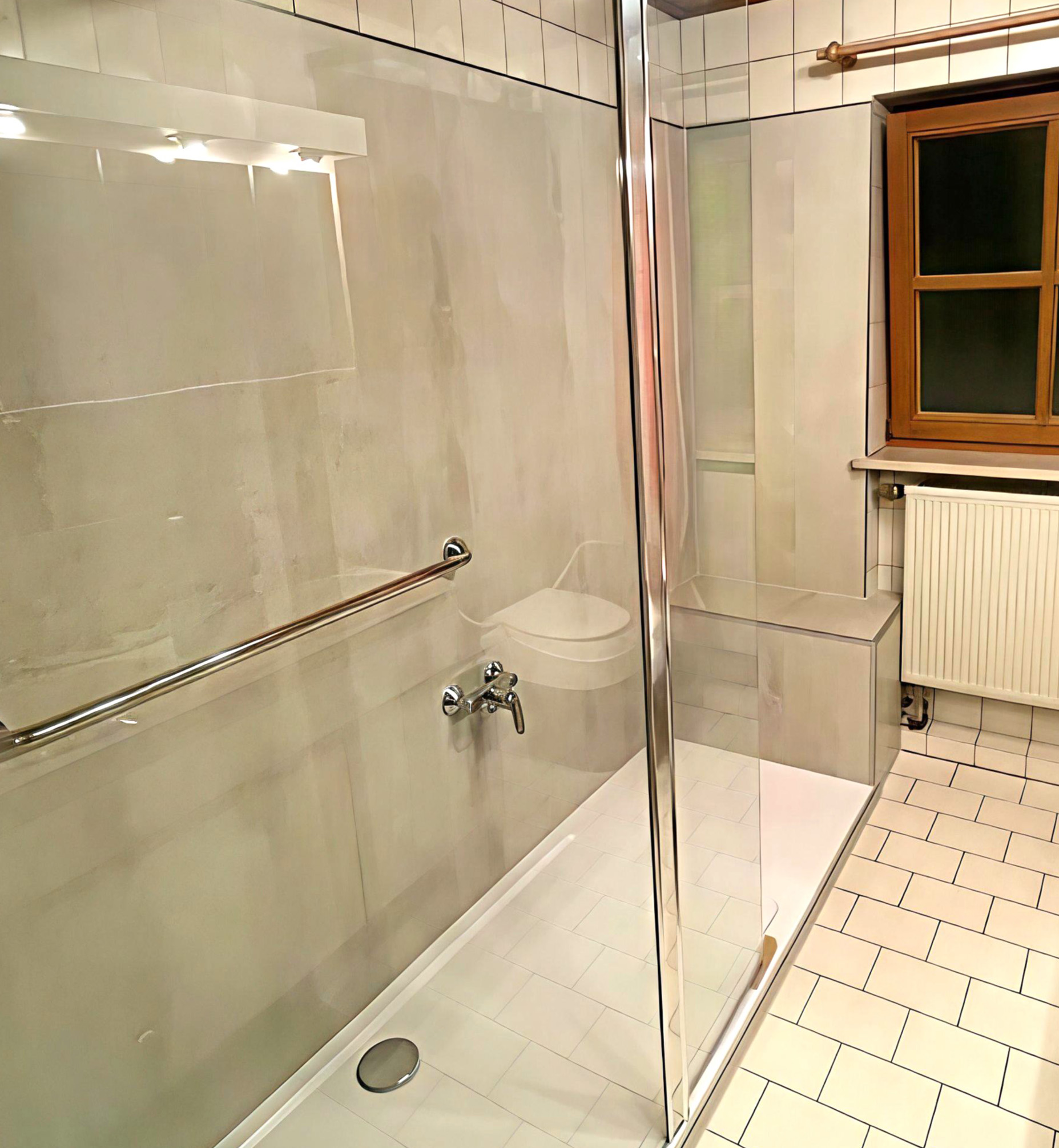 Novadusch Referenz barrierefreie Dusche mit Haltegriff und integrierter Sitzbank für mehr Sicherheit
